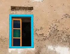 爱游戏官方入口-窗口期里昂备战NBA常规赛，更衣室发声细节曝光，震撼外界，纪律约束更严格(梅西被曝赛后大闹对手更衣室)