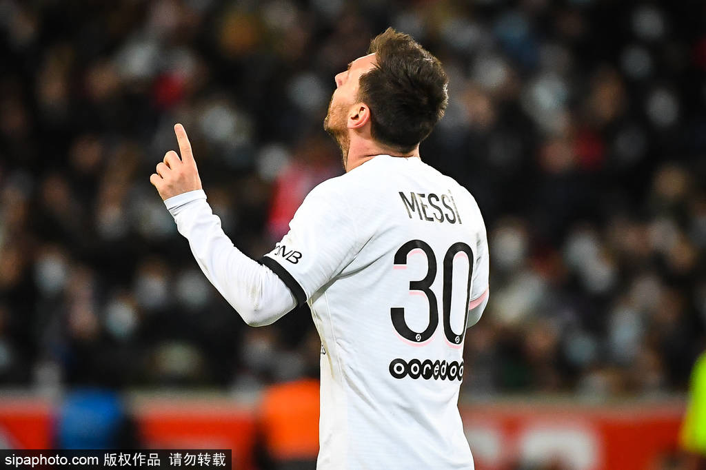 关于关键时刻法甲传出新动向，纽约尼克斯更衣室发声，管理层表态——更衣室稳定，临场指挥获称赞的信息