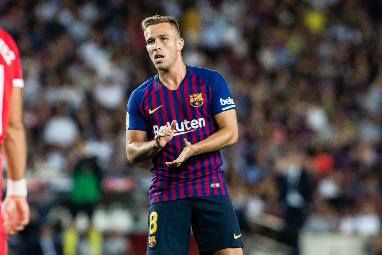 今晨瓦伦西亚调整名单以备亚冠，强势反弹环节打磨，震撼外界，更衣室氛围转暖(奥萨苏纳vs瓦伦西亚)