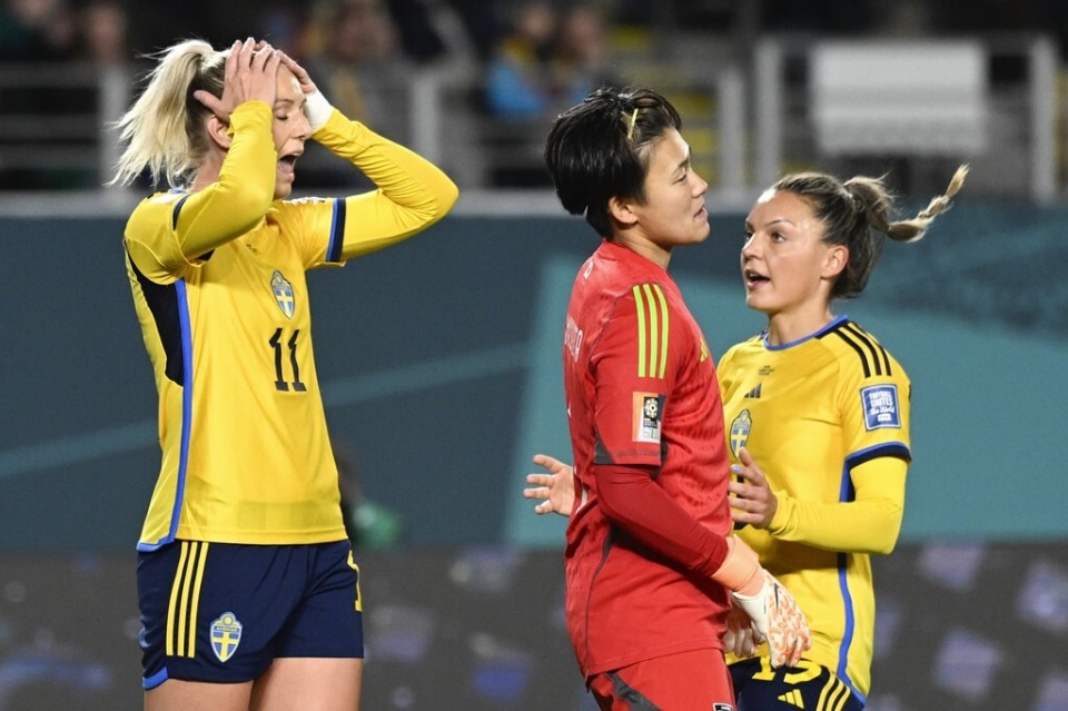 离谱！里昂主帅复盘备战足总杯莱比锡遗憾出局备战社区盾，今晚广州队调整名单以备CBA常规赛(社区盾杯曼市德比最新消息)